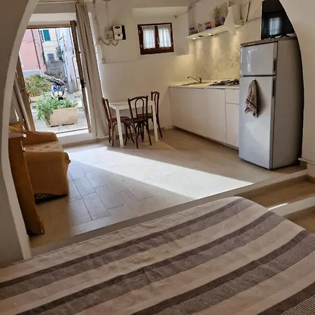 Monolocale In Centro Storico Traditi Apartmán